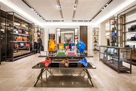 how many stores does burberry have in china